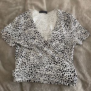 Brandy Melville Short Sleeve Tie Around Top